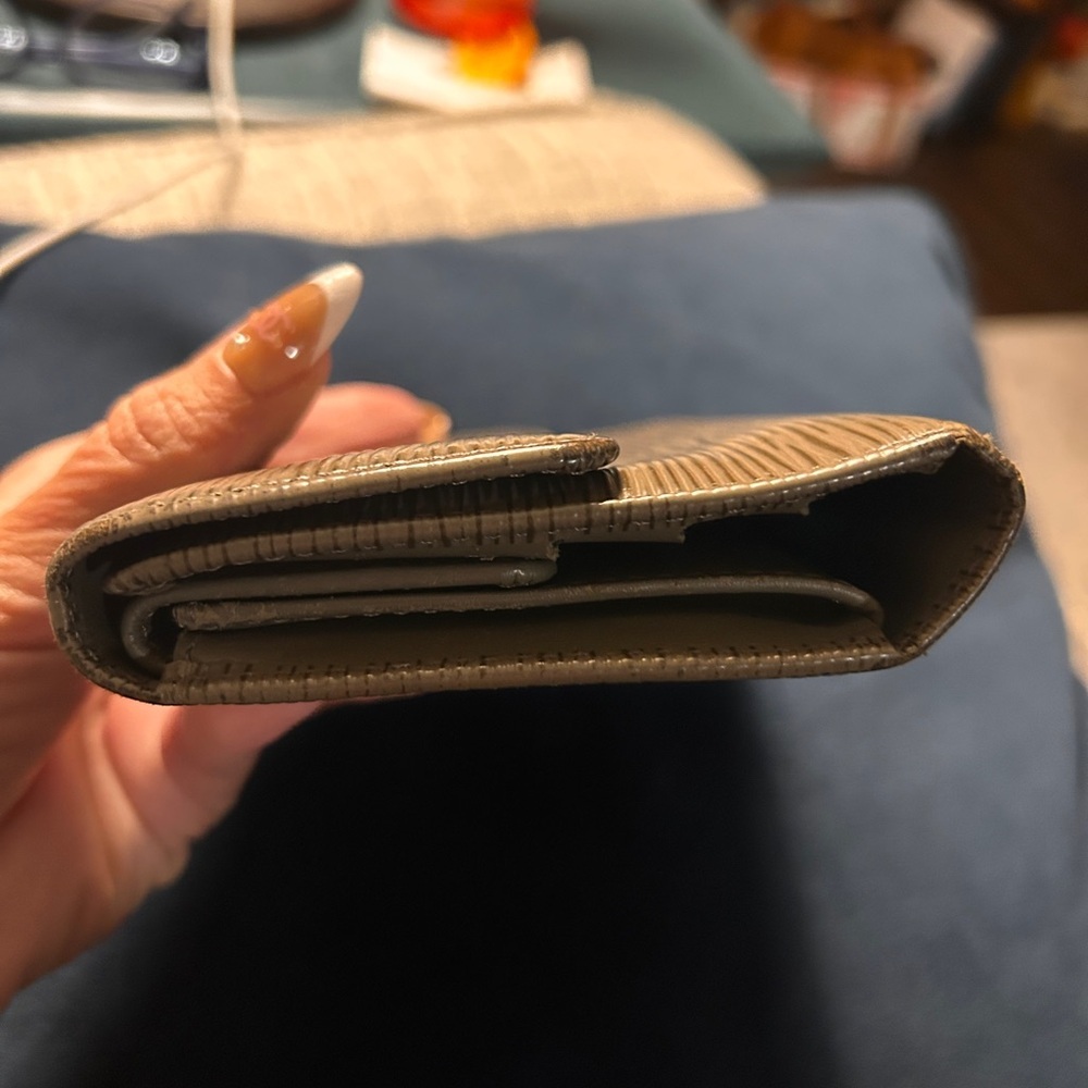 162. Louis Vuitton tan Epi trifold wallet (project) - Picture 5 of 16